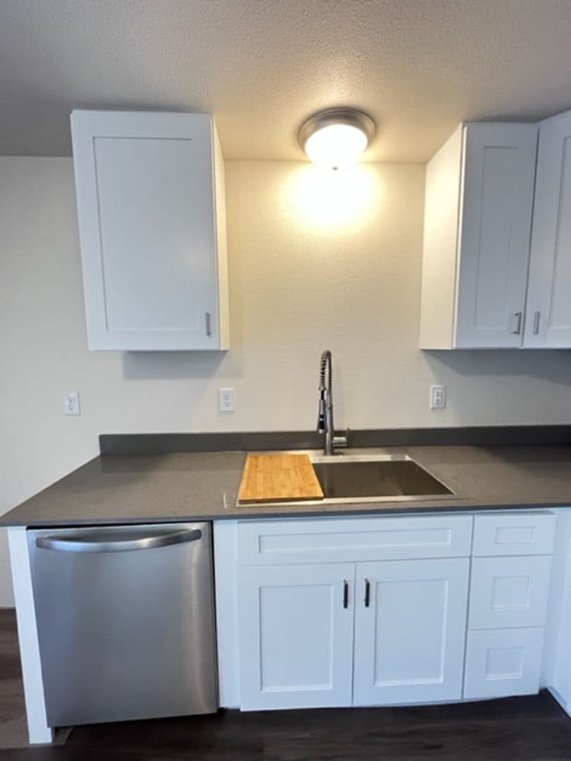 Everett Apartment: 500 75th St. SE