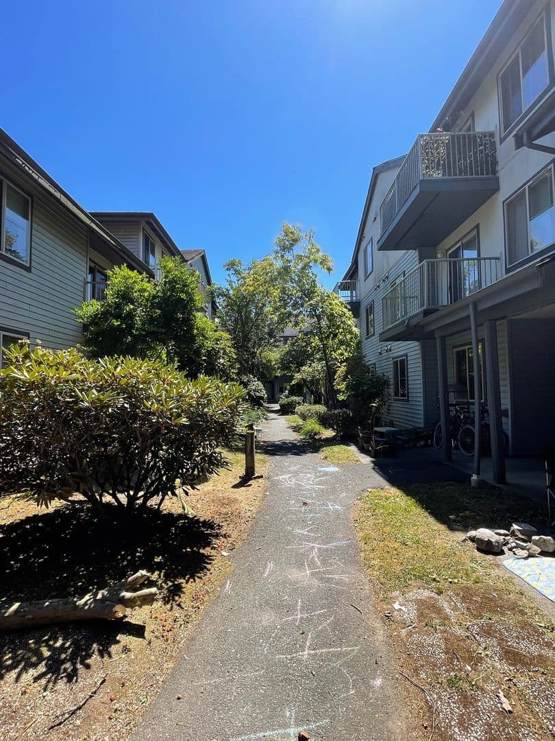 Granite Falls Apartment: 10110 Mountain Loop Highway