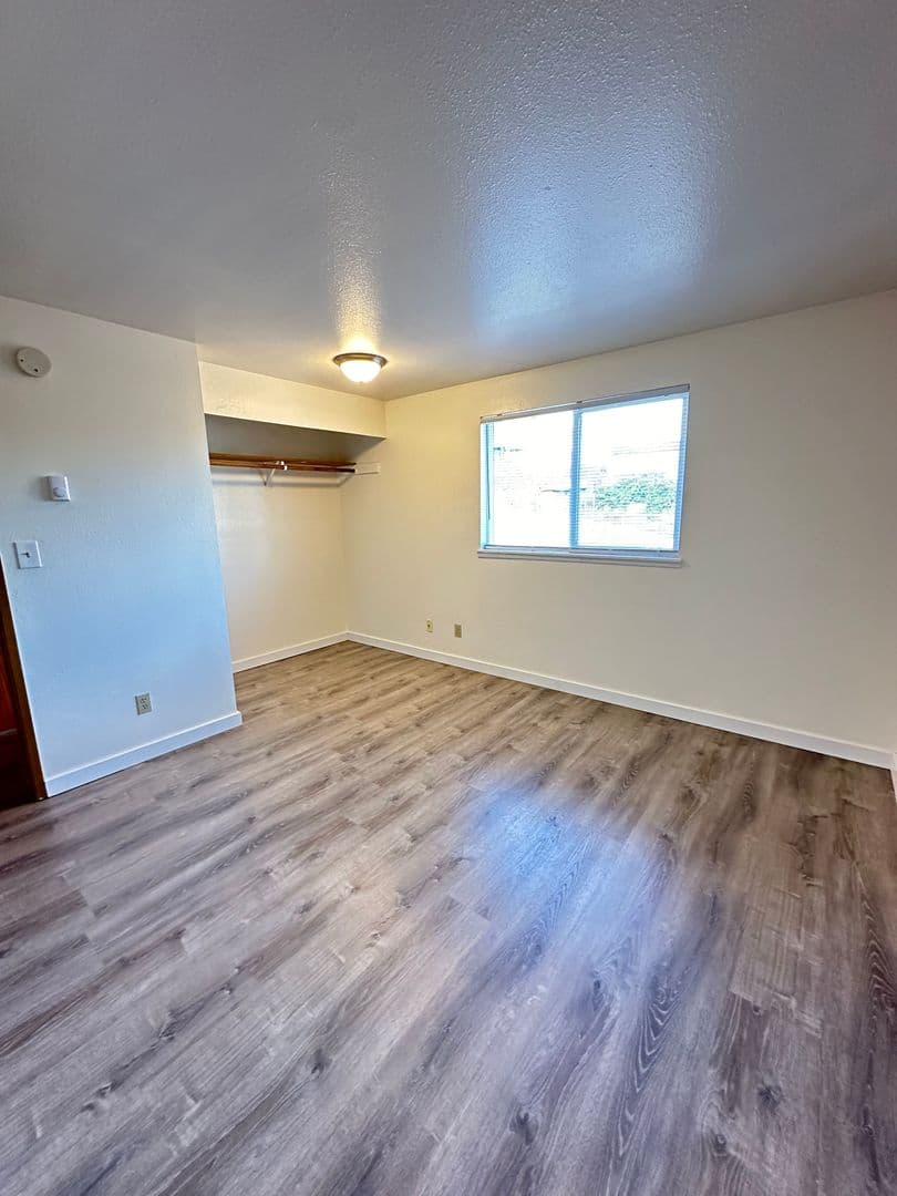 Everett Apartment: 3430 Wetmore Ave.