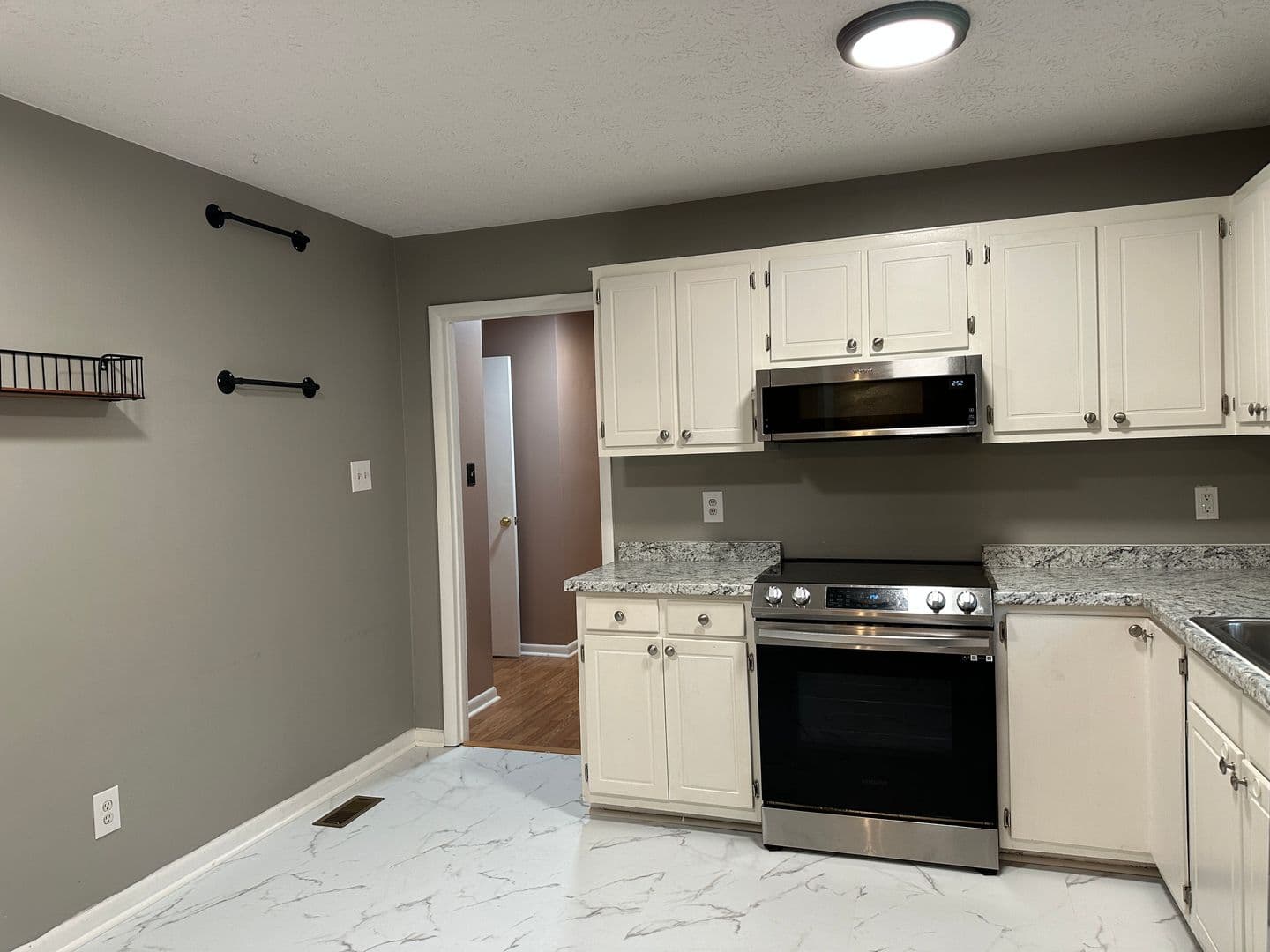 Fayetteville House: 6935 Brockwood St