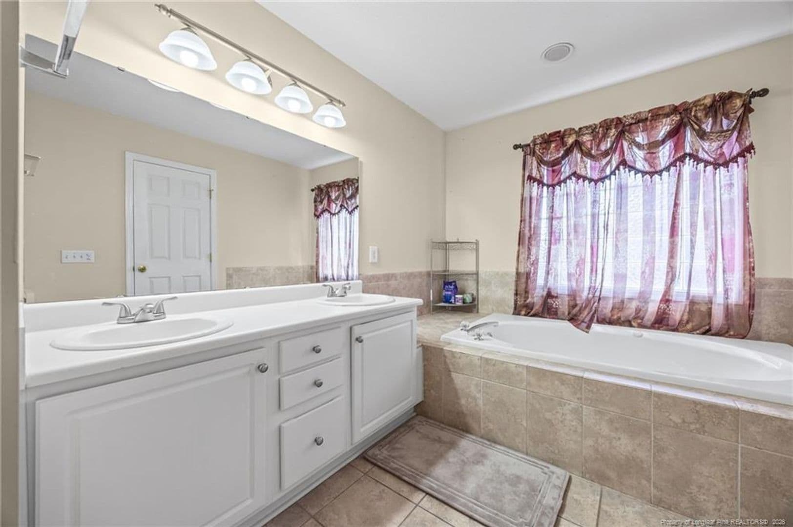 Fayetteville House: 3805 Sunchase Dr