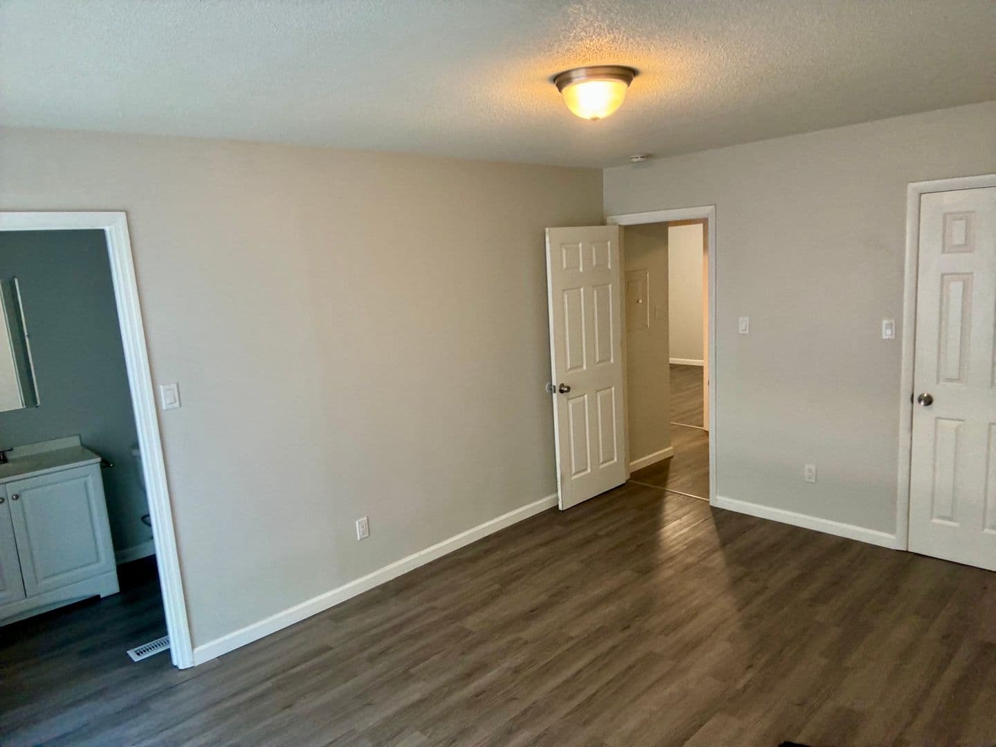 Fayetteville House: 6598 Honeysuckle Dr