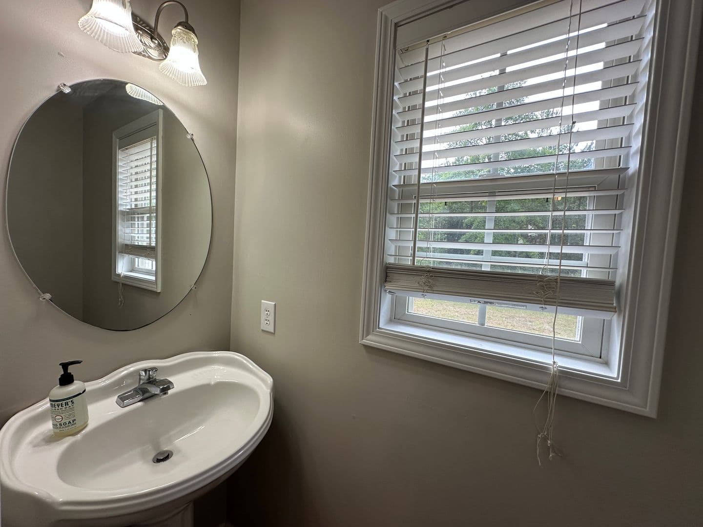 Hope Mills House: 3679 Pioneer Dr