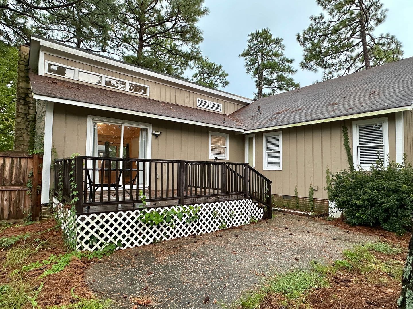 Fayetteville House: 6935 Brockwood St