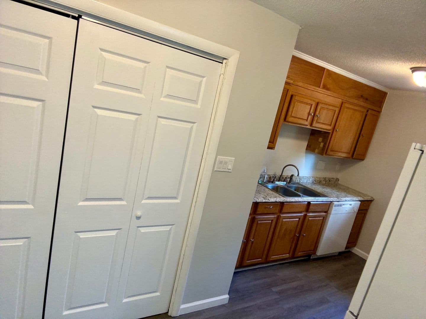 Fayetteville House: 6598 Honeysuckle Dr