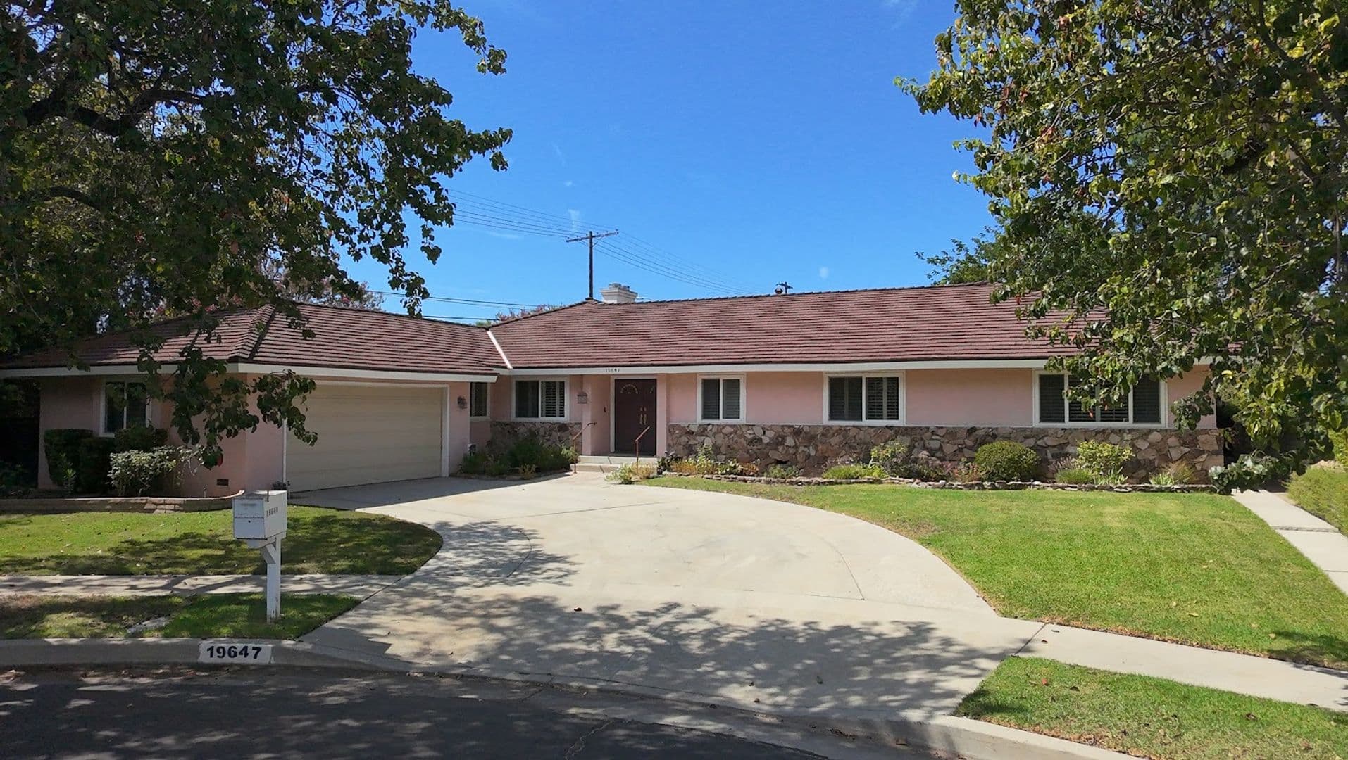 Northridge House: 19647 Merridy St.