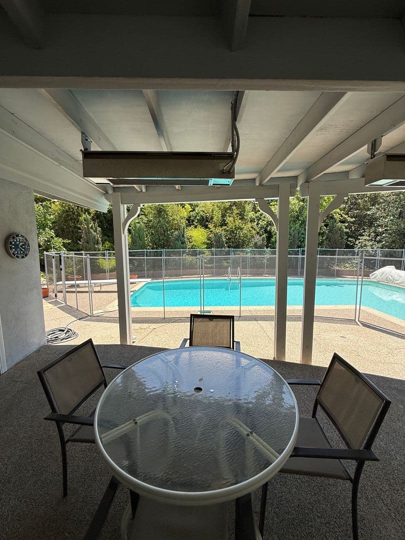 Tarzana House: 18836 La Amistad Pl