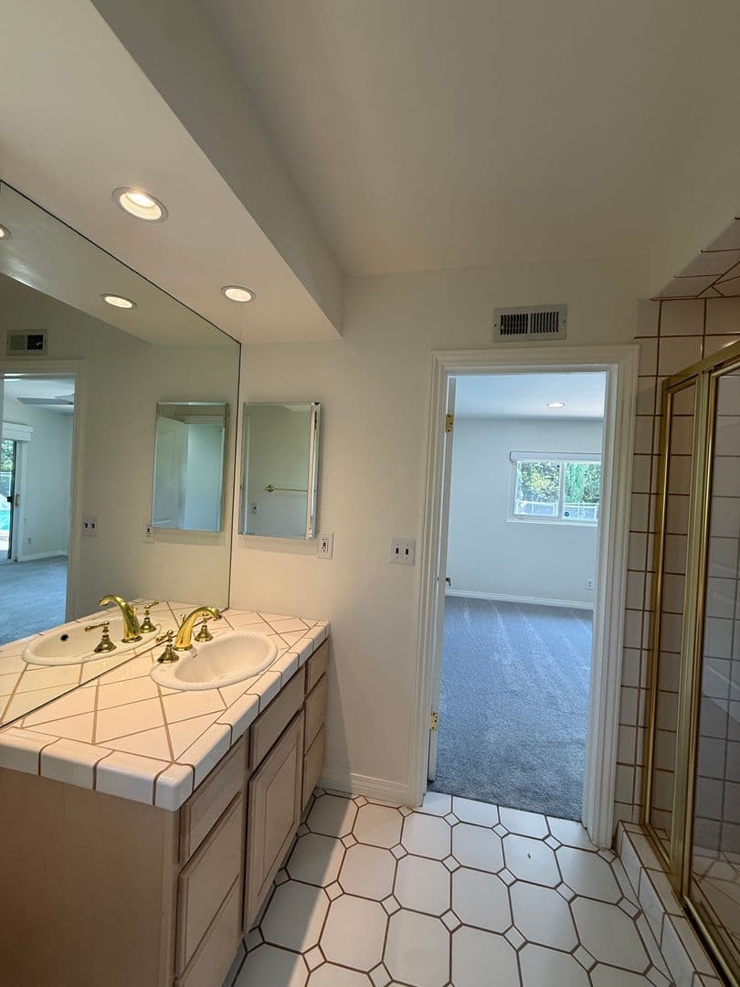 Tarzana House: 18836 La Amistad Pl