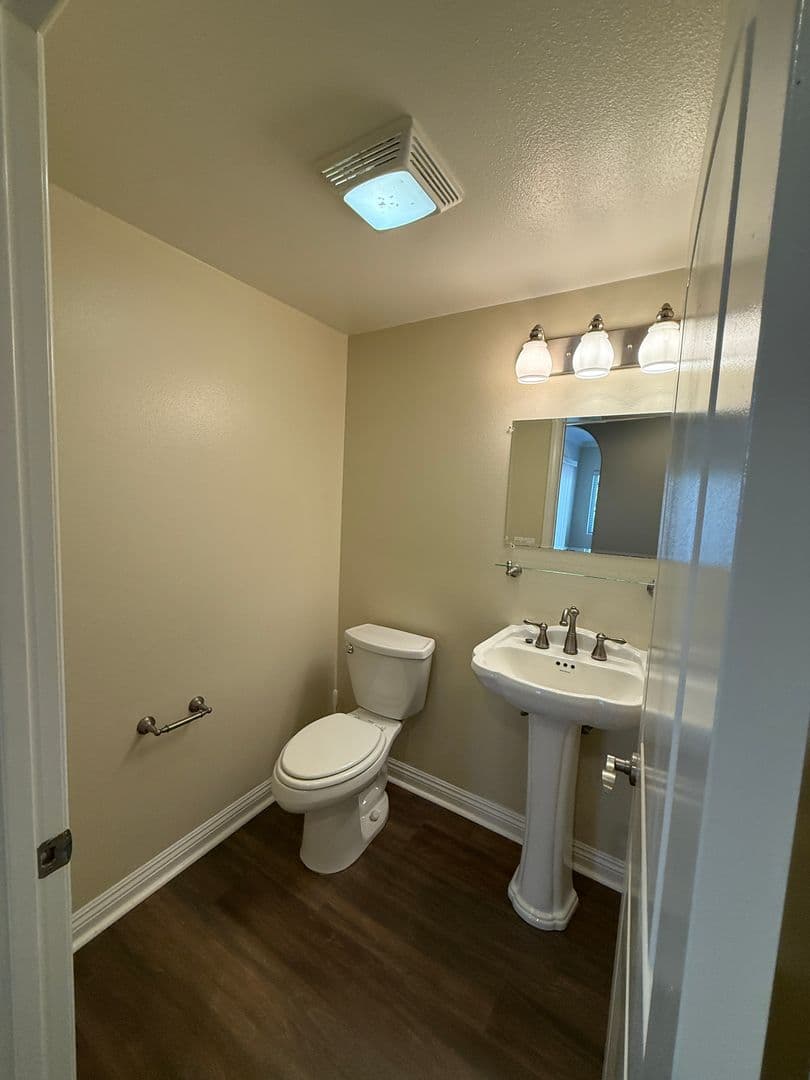 Granada Hills House: 17311 Chatsworth St