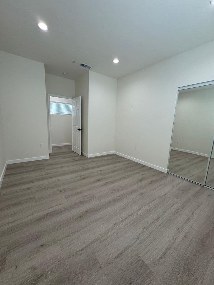 Reseda Apartment: 7317-7321 Garden Grove Avenue