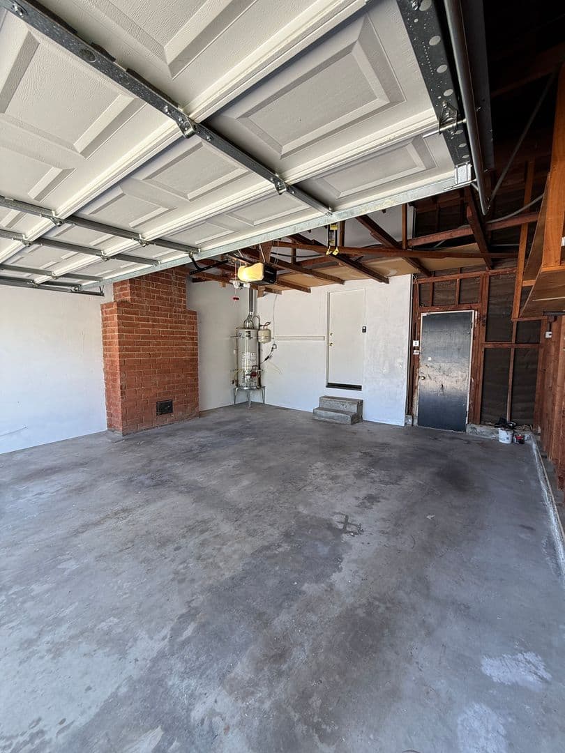 Tarzana House: 18836 La Amistad Pl