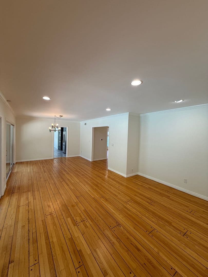 Tarzana House: 18836 La Amistad Pl