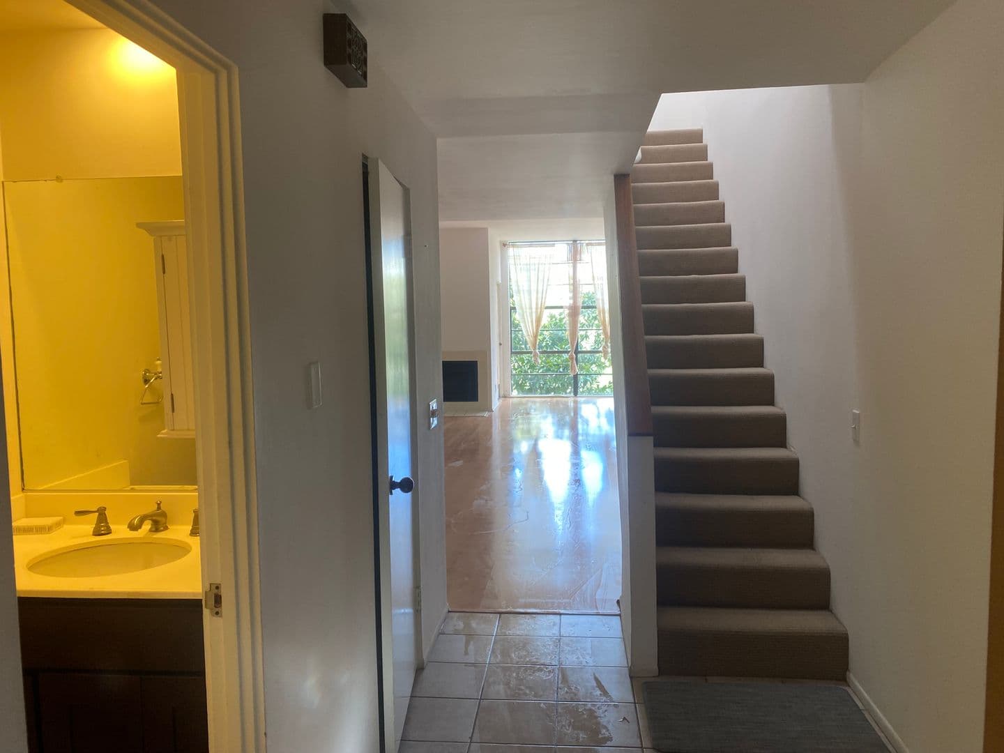 Los Angeles Condo: 3884 Fredonia Dr. Unit F