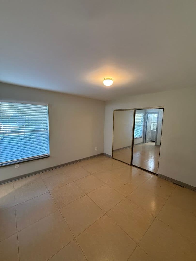 Granada Hills House: 11725 Monogram Avenue