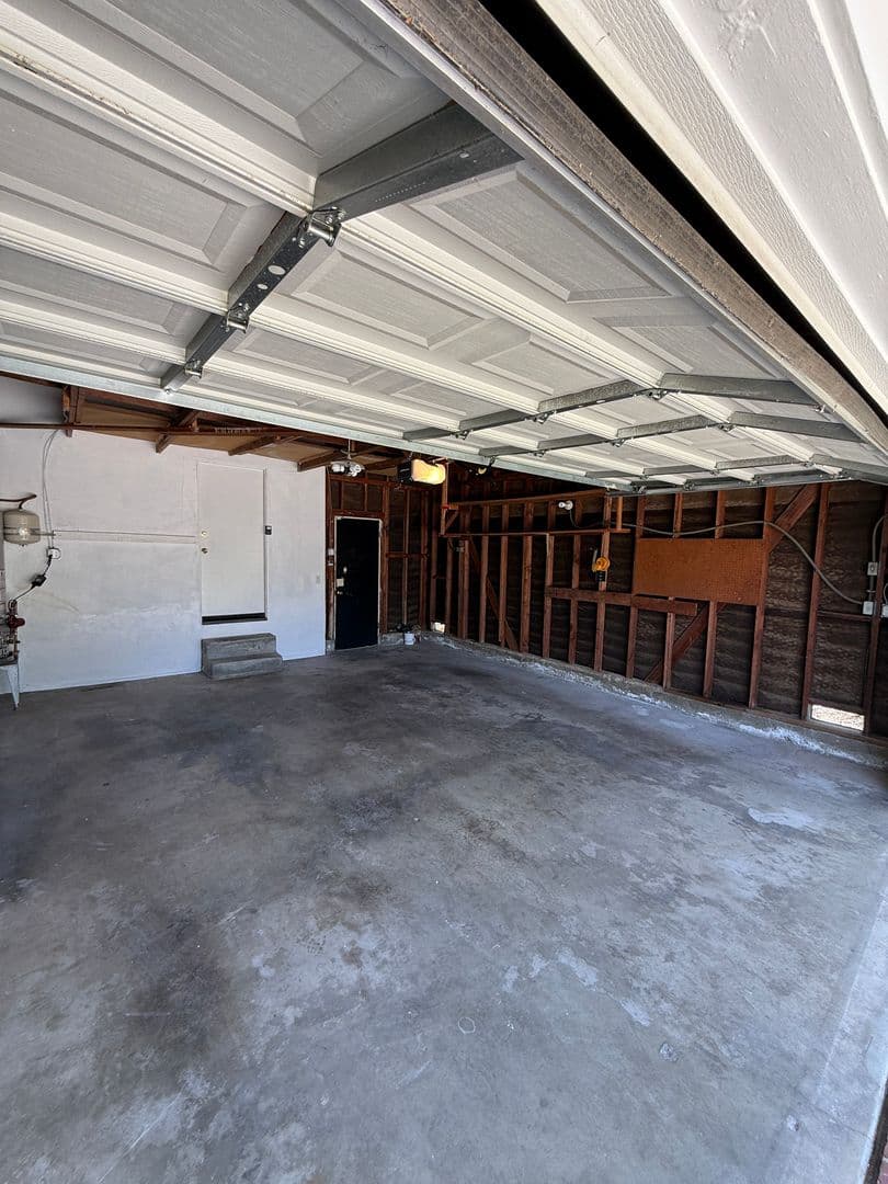Tarzana House: 18836 La Amistad Pl