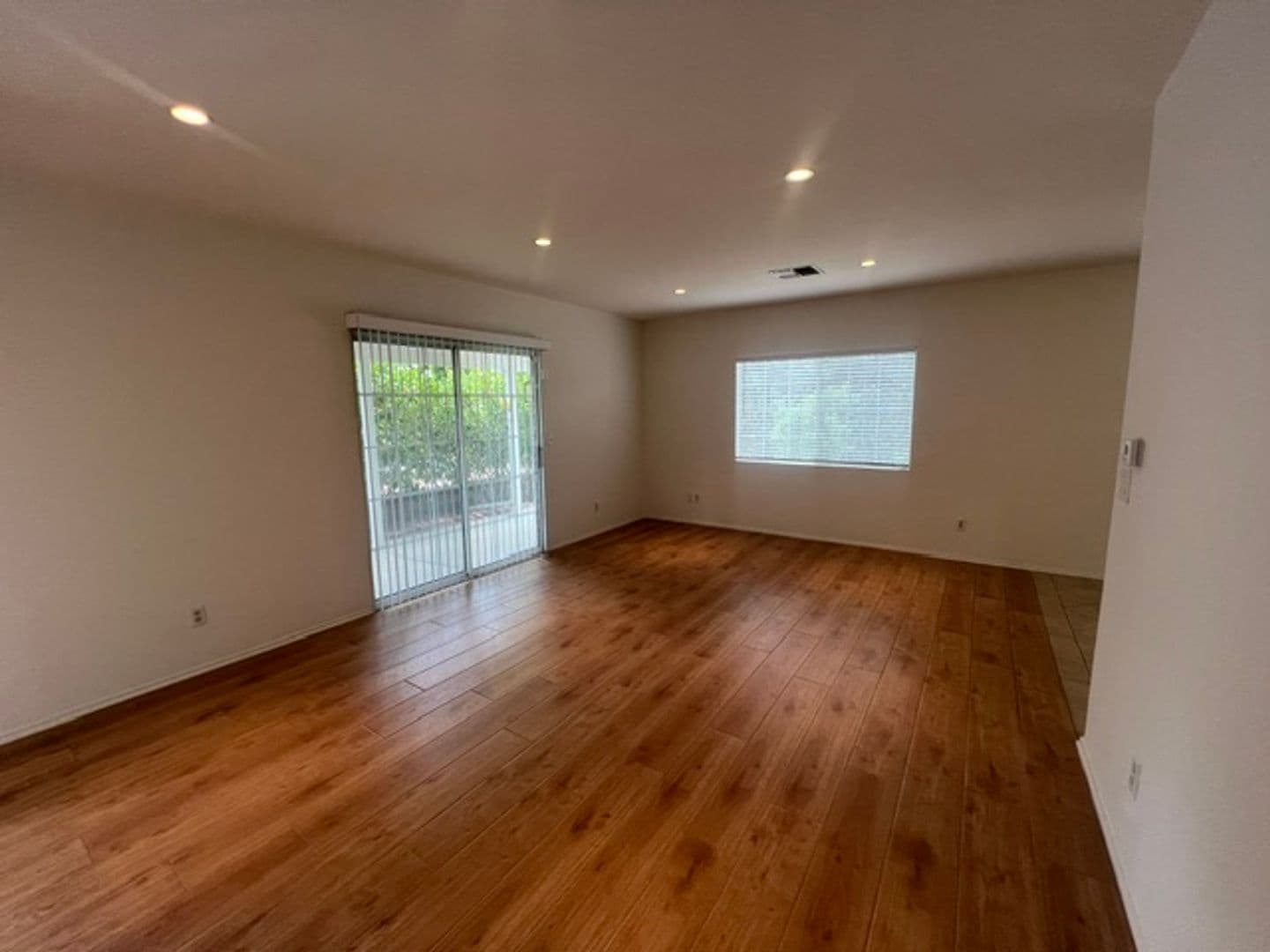 Northridge House: 17430 W Gledhill St.