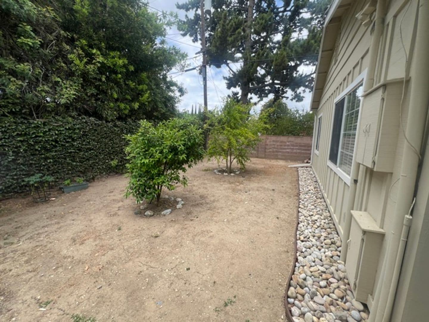 Northridge House: 17430 W Gledhill St.