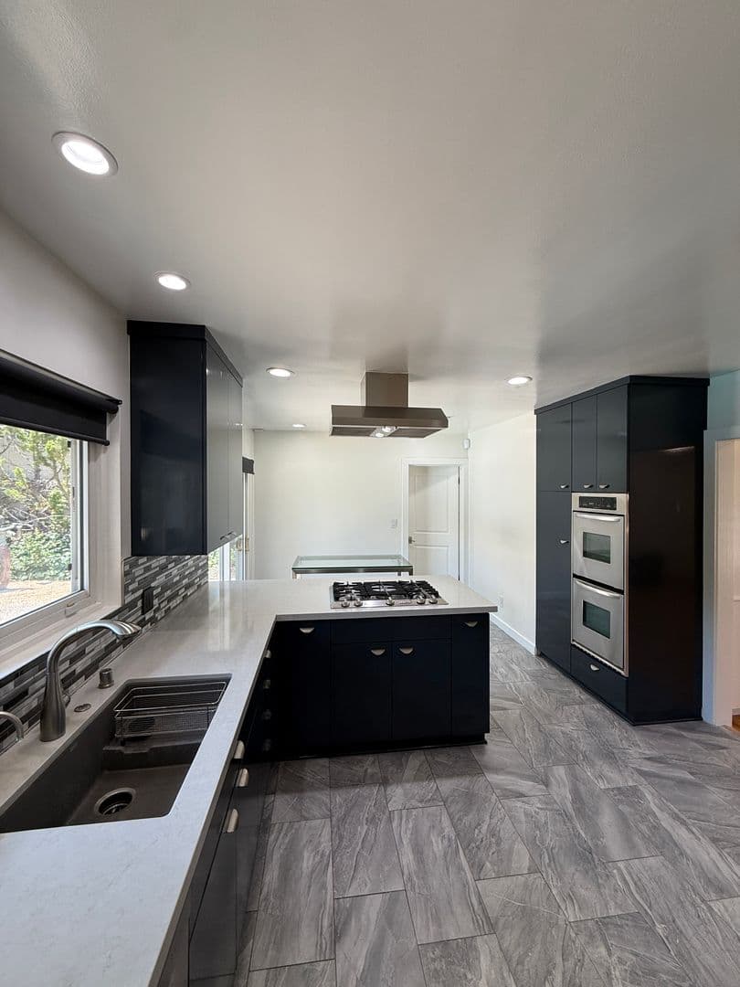 Tarzana House: 18836 La Amistad Pl