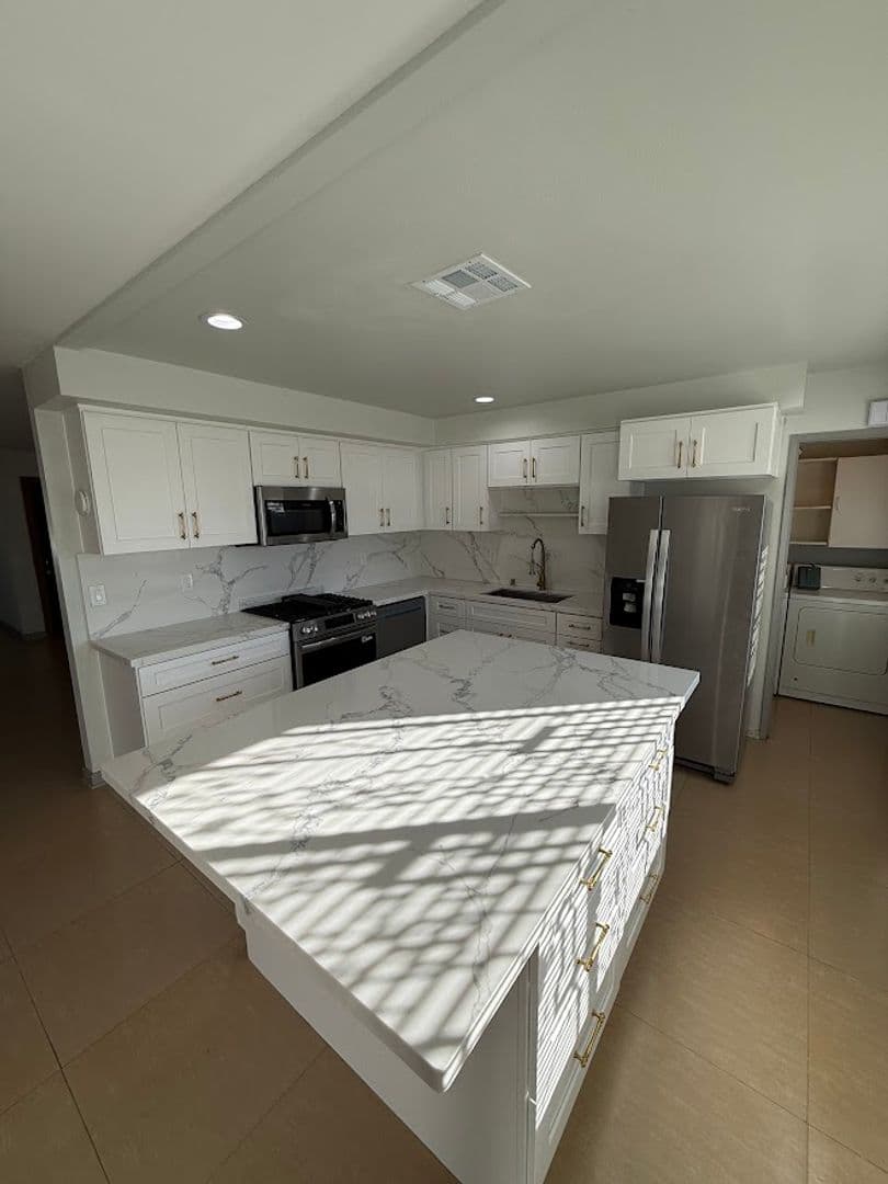 Granada Hills House: 11725 Monogram Avenue