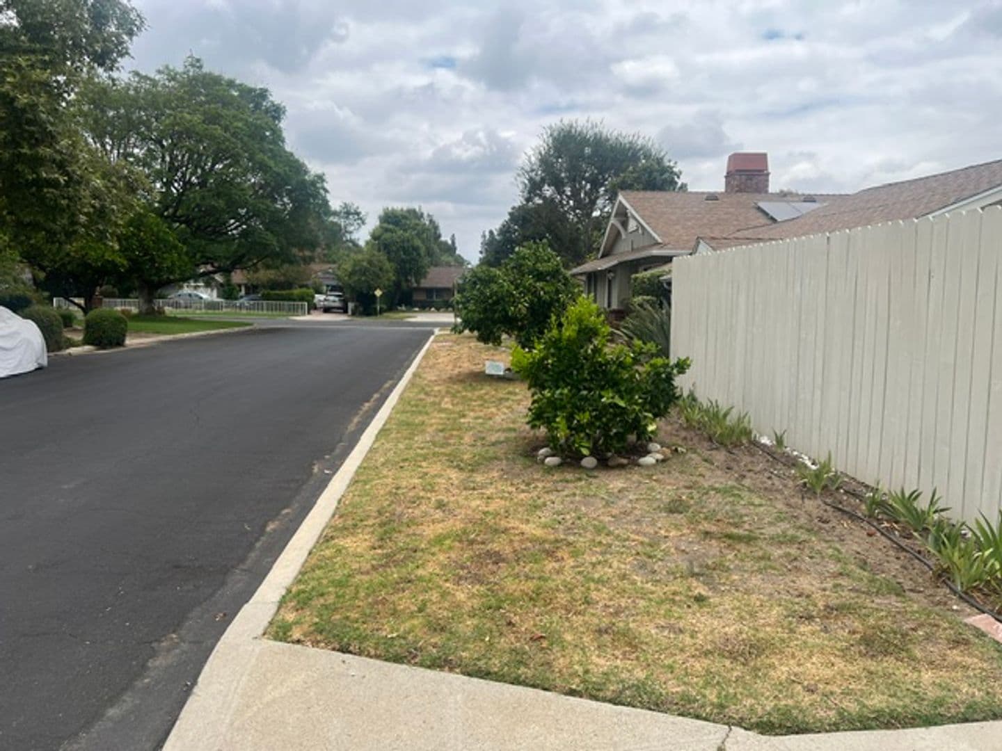 Northridge House: 17430 W Gledhill St.