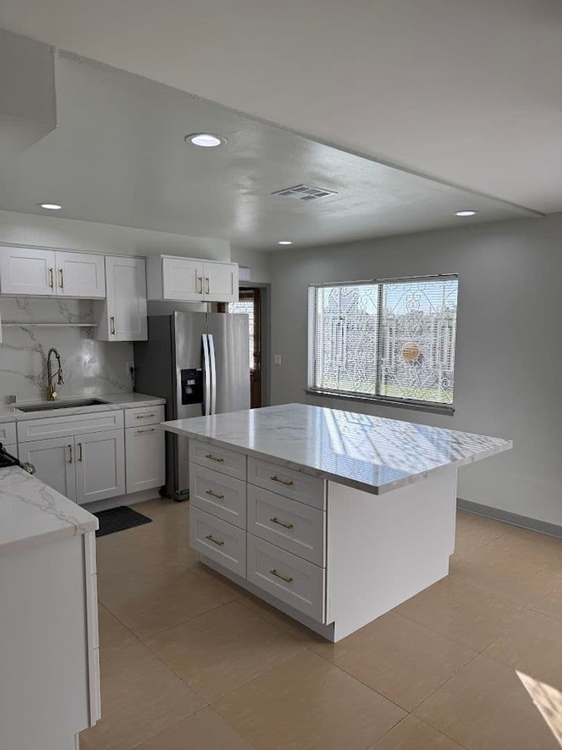 Granada Hills House: 11725 Monogram Avenue