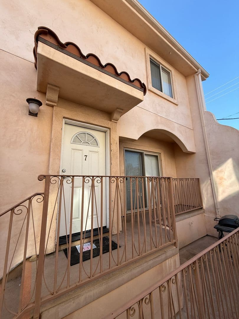 Granada Hills House: 17311 Chatsworth St