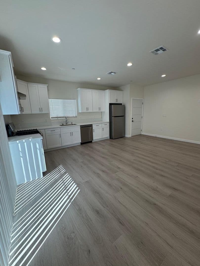 Reseda Apartment: 7317-7321 Garden Grove Avenue