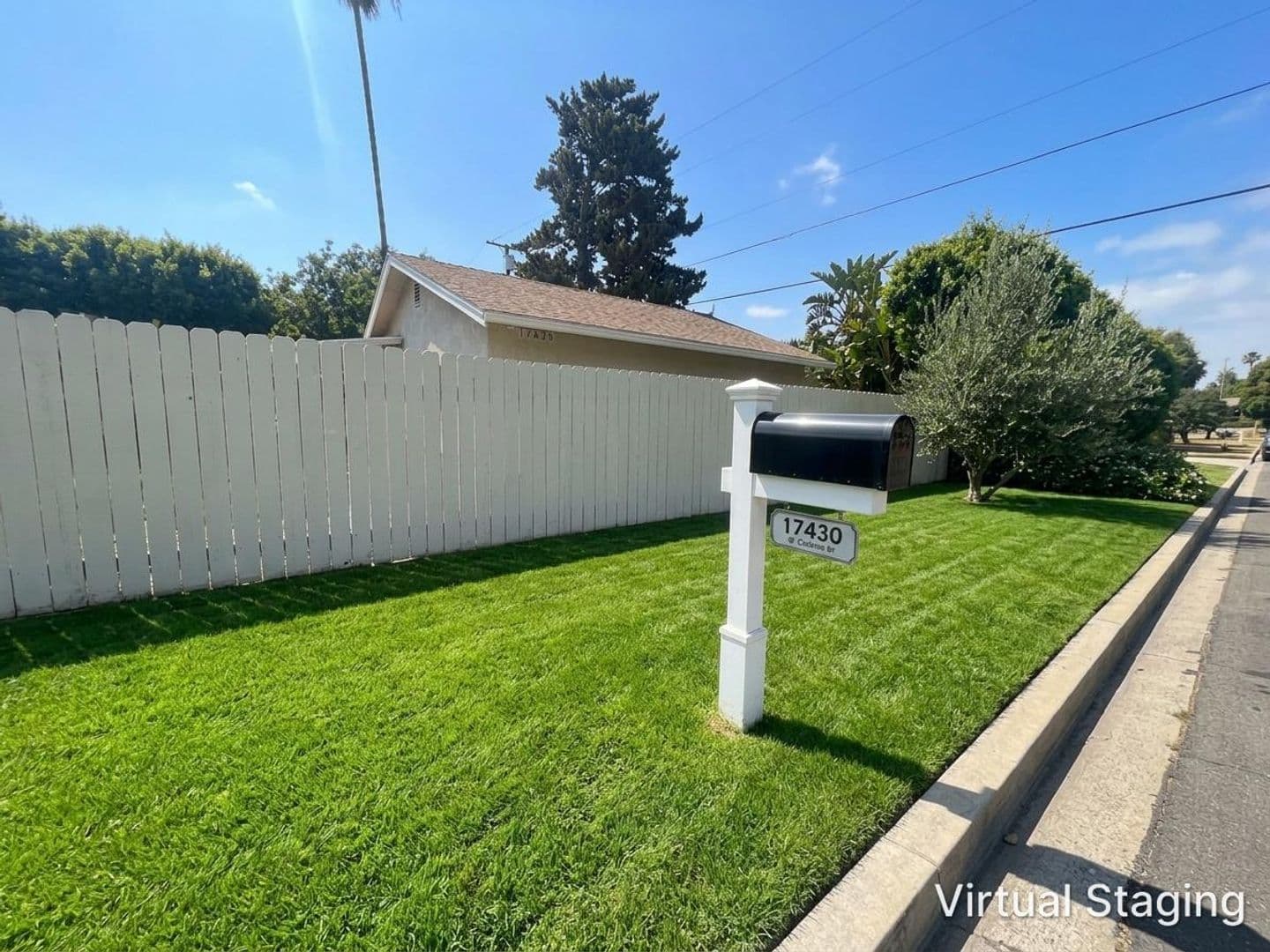 Northridge House: 17430 W Gledhill St.