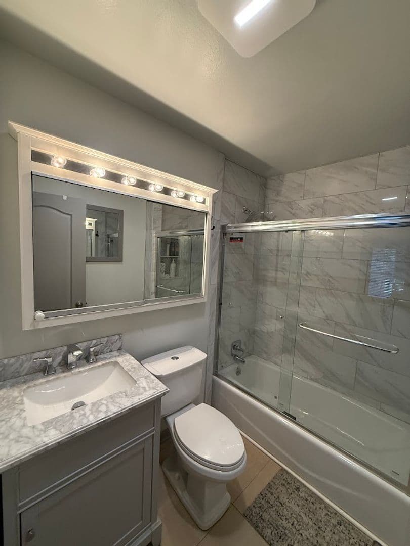 Granada Hills House: 11725 Monogram Avenue