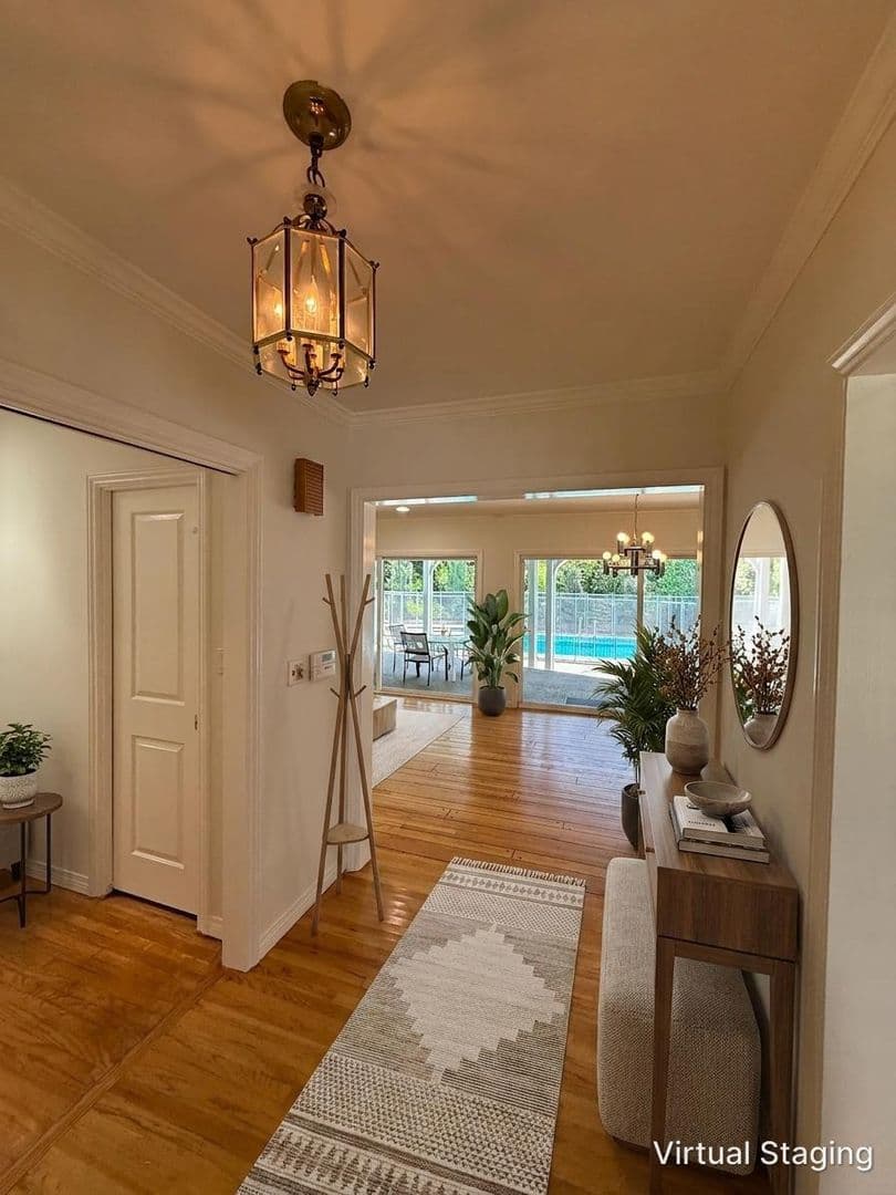 Tarzana House: 18836 La Amistad Pl