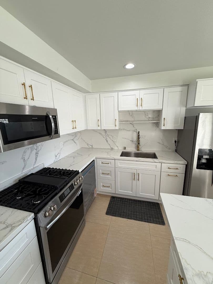 Granada Hills House: 11725 Monogram Avenue