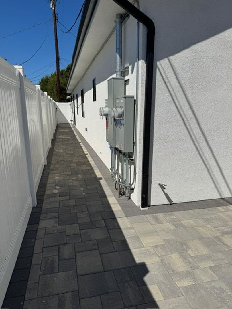 Reseda Apartment: 7317-7321 Garden Grove Avenue