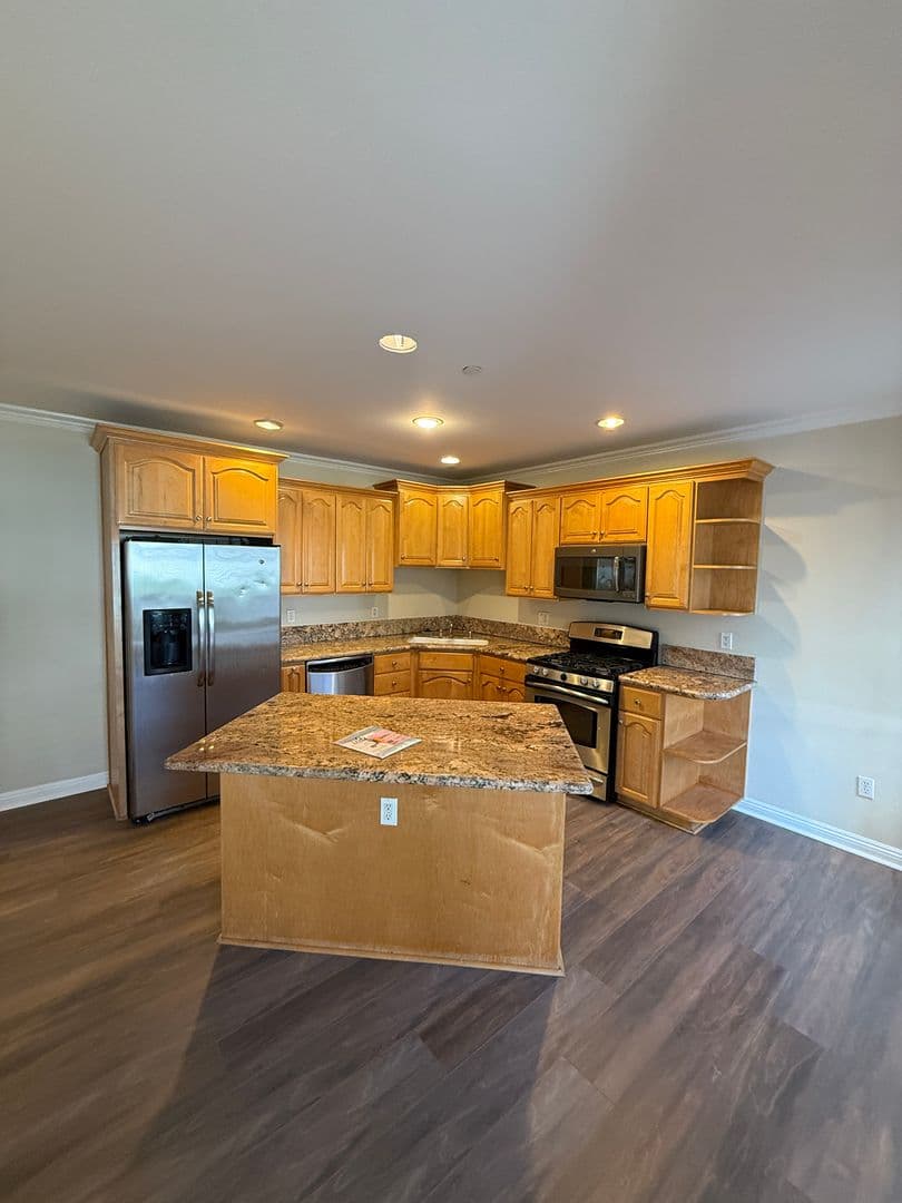 Granada Hills House: 17311 Chatsworth St