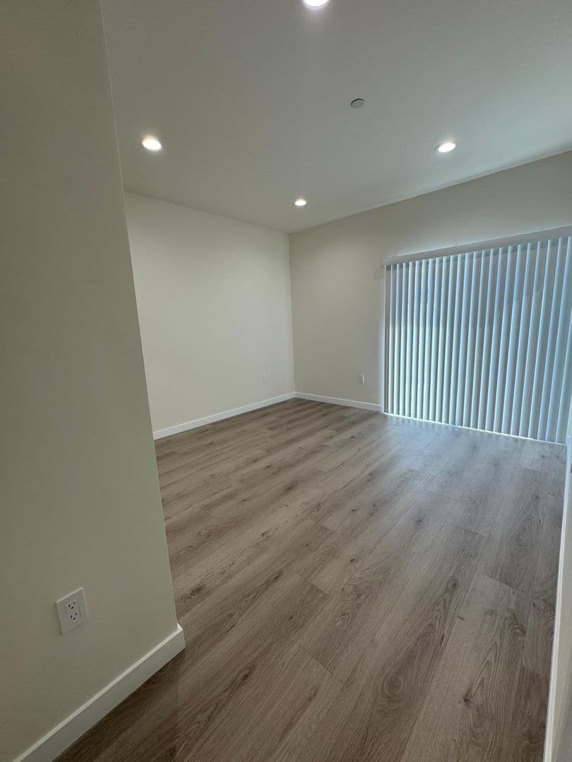 Reseda Apartment: 7317-7321 Garden Grove Avenue