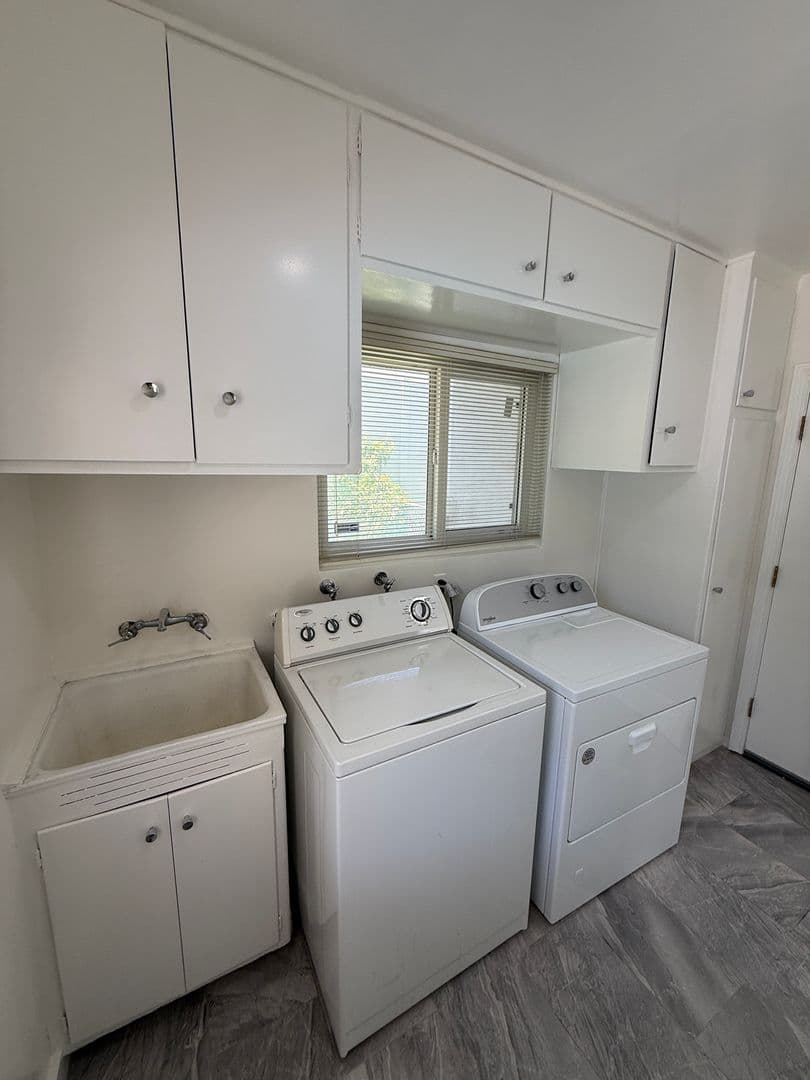 Tarzana House: 18836 La Amistad Pl