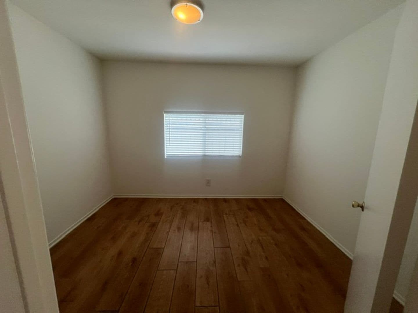Northridge House: 17430 W Gledhill St.