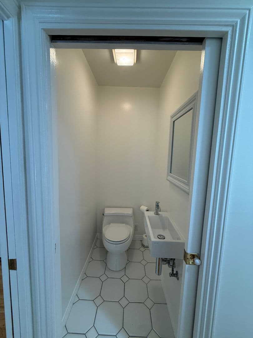 Tarzana House: 18836 La Amistad Pl