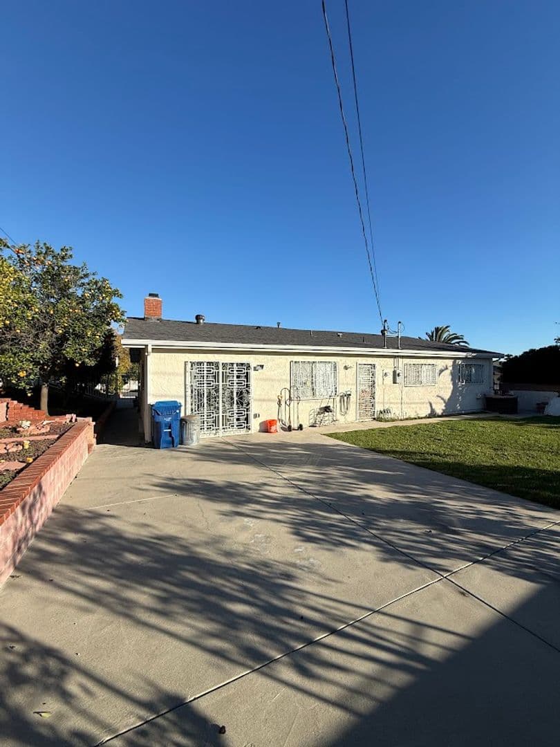 Granada Hills House: 11725 Monogram Avenue