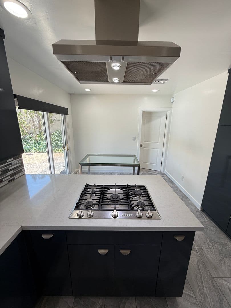 Tarzana House: 18836 La Amistad Pl