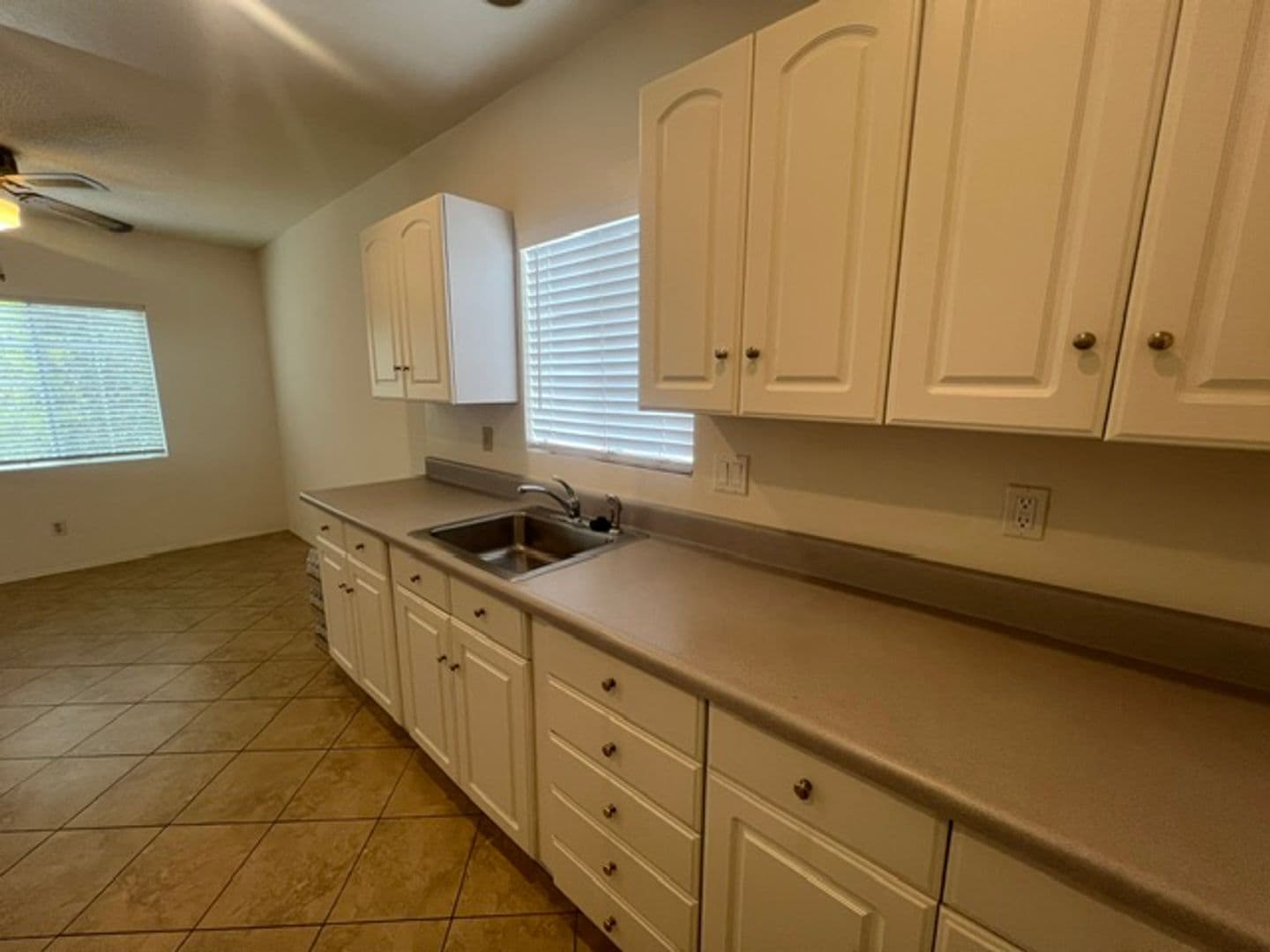 Northridge House: 17430 W Gledhill St.