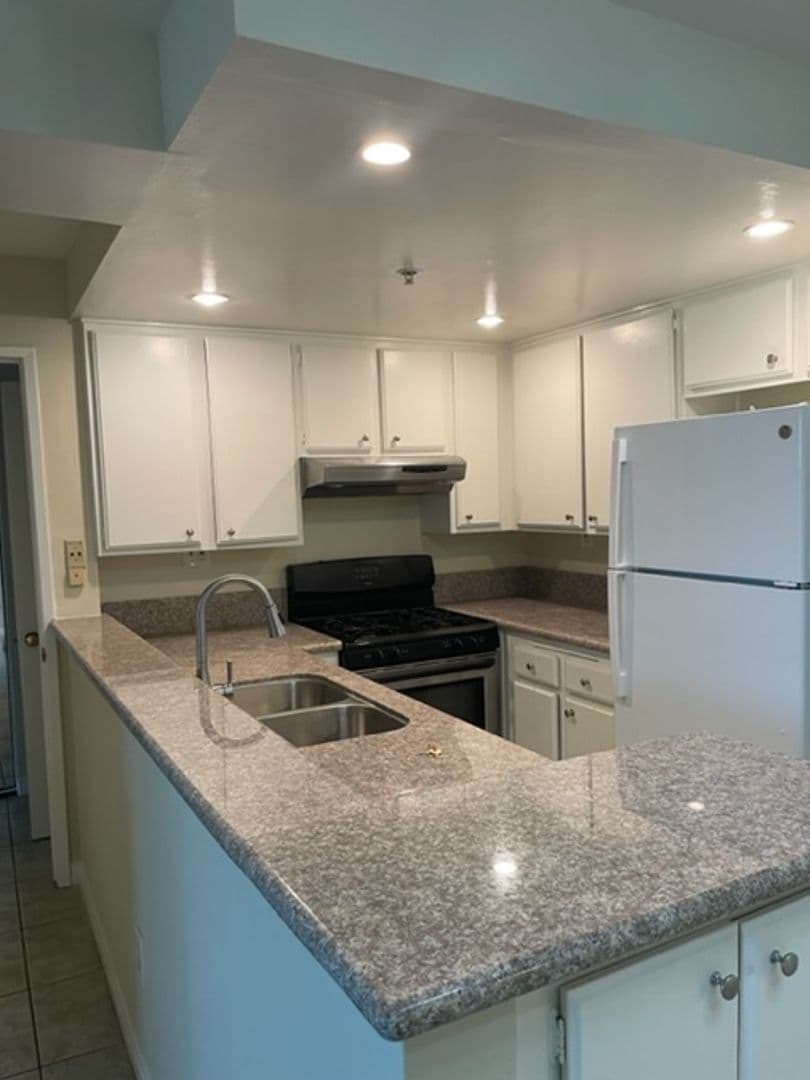 North Hollywood Condo: 5143 Bakman Ave. #102