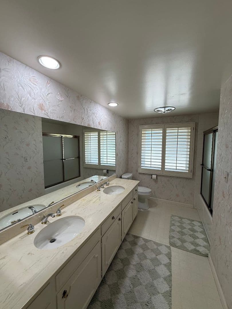 Northridge House: 19647 Merridy St.