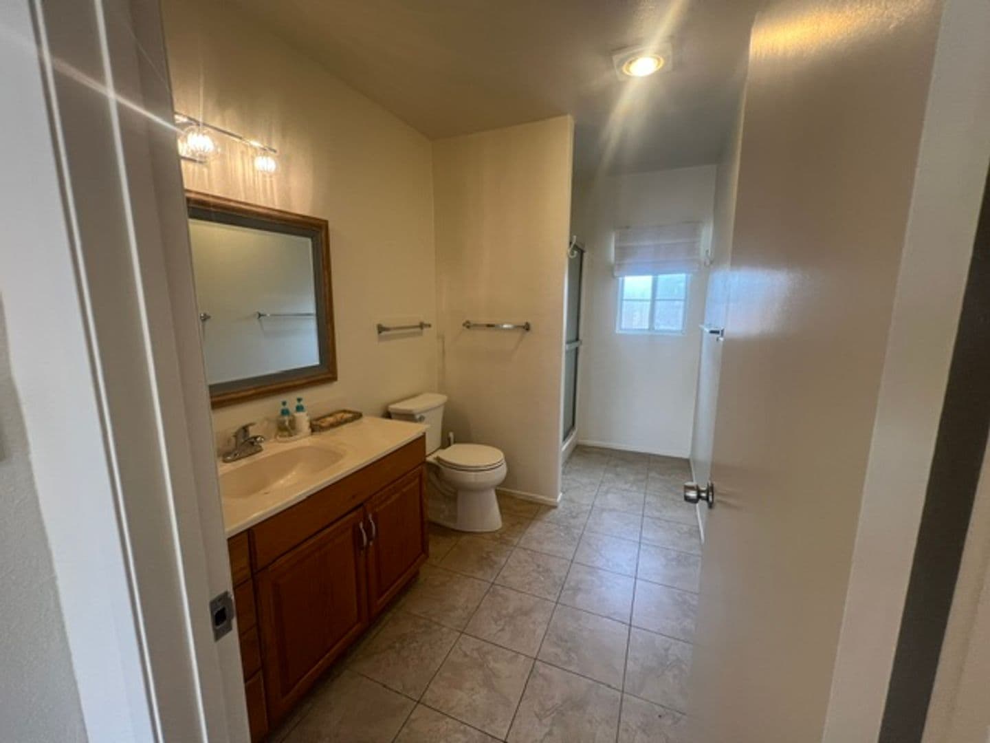 Northridge House: 17430 W Gledhill St.