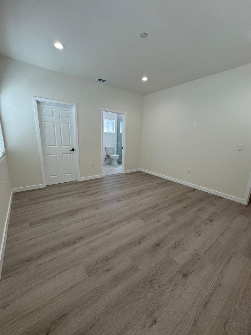 Reseda Apartment: 7317-7321 Garden Grove Avenue