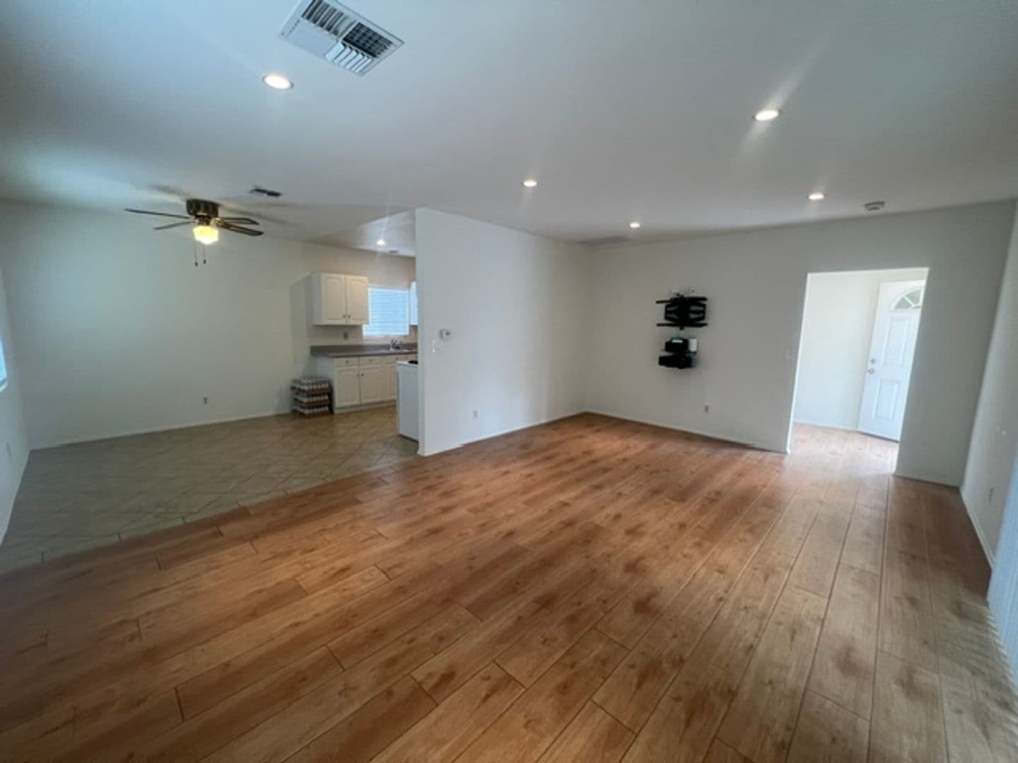 Northridge House: 17430 W Gledhill St.