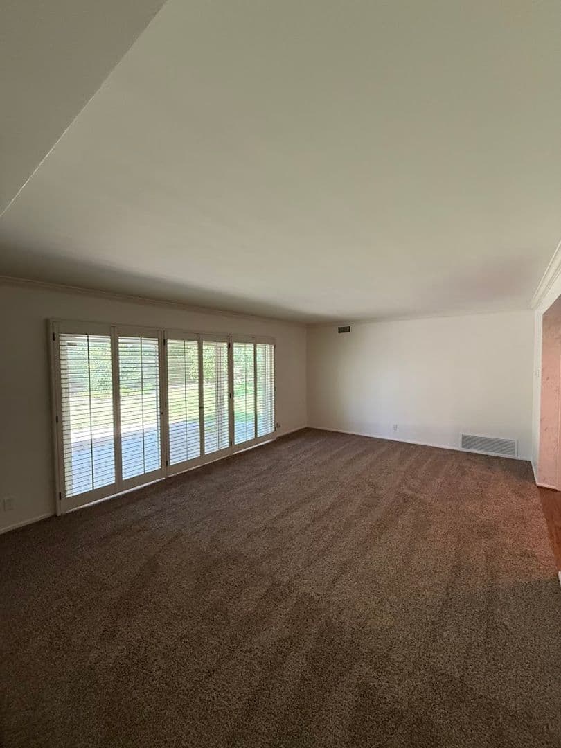 Northridge House: 19647 Merridy St.