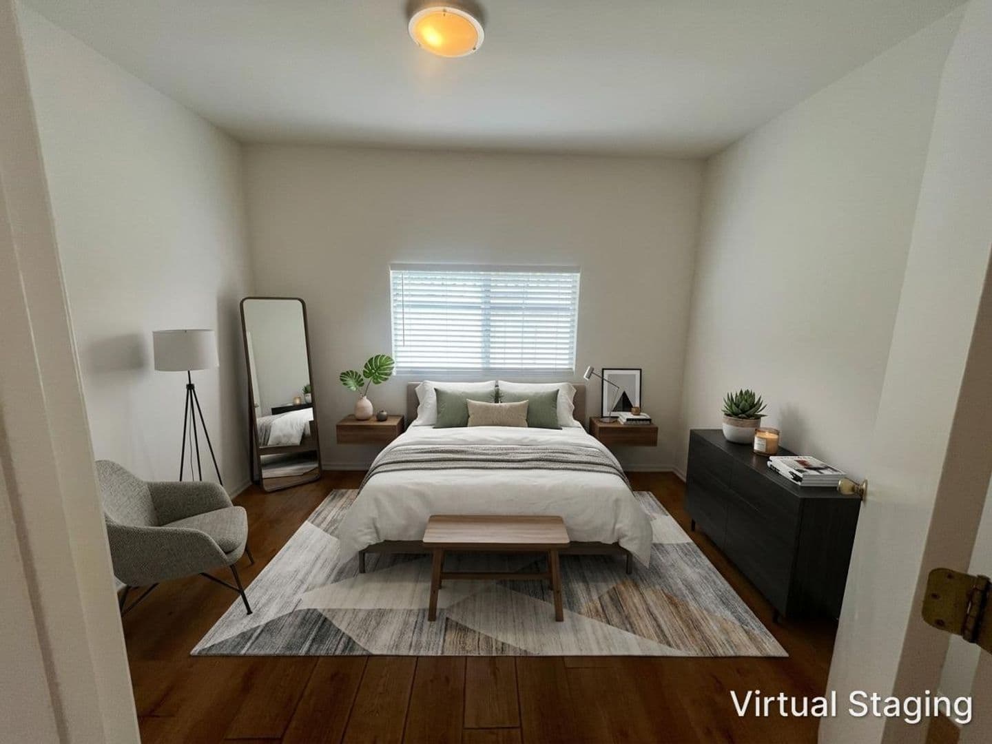 Northridge House: 17430 W Gledhill St.