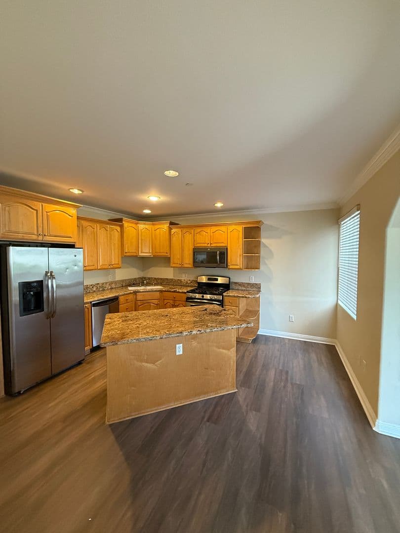 Granada Hills House: 17311 Chatsworth St