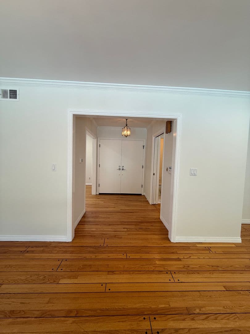 Tarzana House: 18836 La Amistad Pl