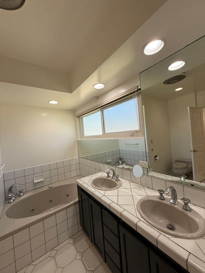 Tarzana House: 18836 La Amistad Pl